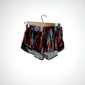 Lululemon Chroma Fusion Multi / Black‎ 2.5” Hotty Hot Short II
